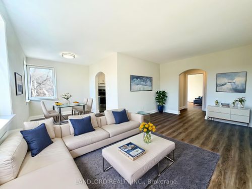 201-36 Wood Glen Road, Scarborough, ON, M1N2V9 | Card Image