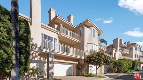 696 Palisades Dr, Pacific Palisades, CA, 90272-2851 | Card Image