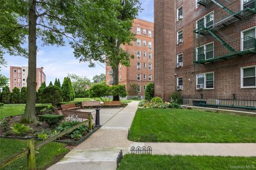 2d-22 Mulford Pl, Hempstead, NY, 11550-2110 | Card Image