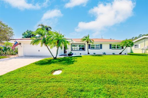 2222 Overbrook Ave N, BELLEAIR BLUFFS, FL, 33770-2031 | Card Image