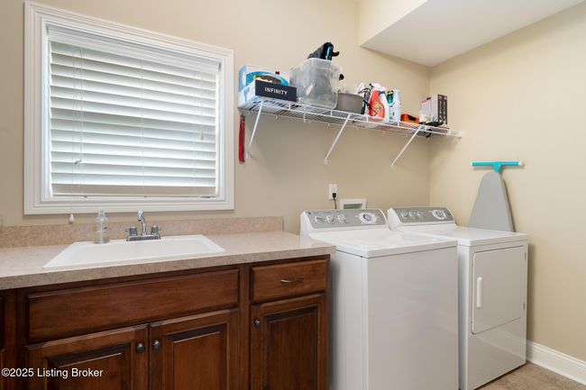 905 Fossil Creek Cir, House other with 4 bedrooms, 3 bathrooms and null parking in Louisville KY | Image 35