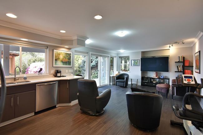 375 Vernon Place, House other with 5 bedrooms, 4 bathrooms and 5 parking in Gibsons BC | Image 32