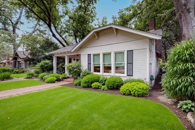 609 Valencia St, House other with 3 bedrooms, 2 bathrooms and null parking in Dallas TX | Image 4