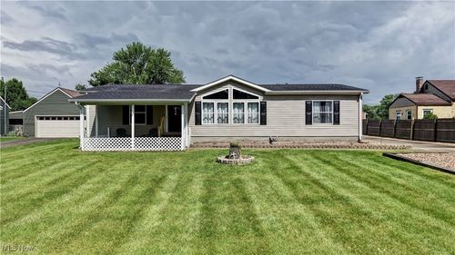 315 East Ave Ne, Tuscarawas, OH, 44682-9714 | Card Image