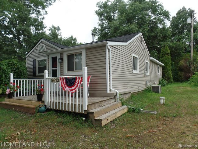 Front Entry with Deck | Image 33