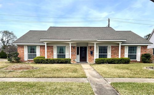 2331 Droxford Dr, Houston, TX, 77008-3012 | Card Image