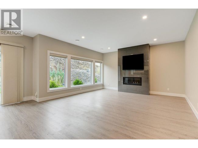 788 Acadia St, House other with 4 bedrooms, 3 bathrooms and 2 parking in Kelowna BC | Image 4