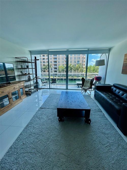 216-2950 Ne 188th, Aventura, FL, 33180 | Card Image