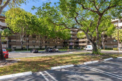 521-901 Colony Point Cir, Pembroke Pines, FL, 33026-2936 | Card Image