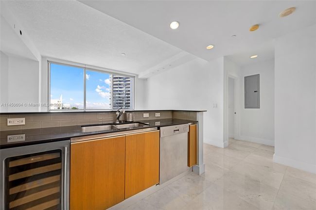 APT-4307 - 1060 Brickell Ave, Condo with 3 bedrooms, 3 bathrooms and null parking in Miami FL | Image 6