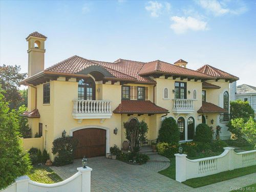 81 Montgomery Blvd, Atlantic Beach, NY, 11509-1412 | Card Image