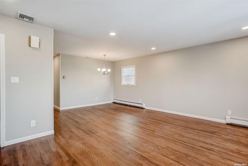 193 E Shore Dr, Massapequa, NY, 11758-7611 | Card Image