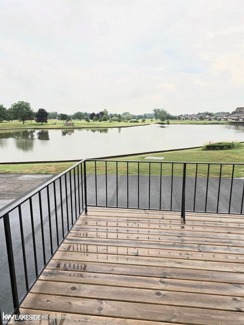 101 Country Club Dr, Saint Clair Shores, MI, 48082-1055 | Card Image