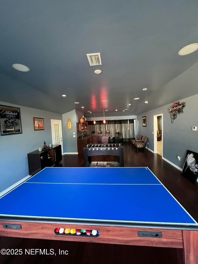 Large game/entertainment room | Image 45