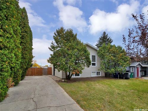 610 Guelph Cres, Saskatoon, SK, S7H4R6 | Card Image