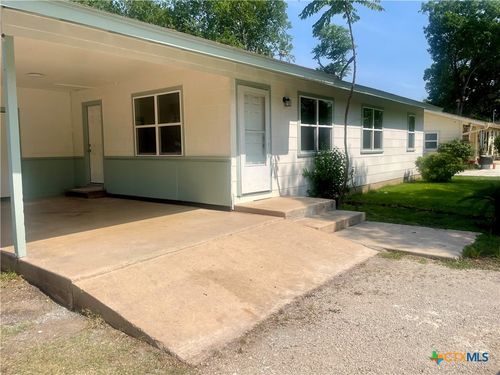 413 Vickers Ave, Seguin, TX, 78155-3455 | Card Image