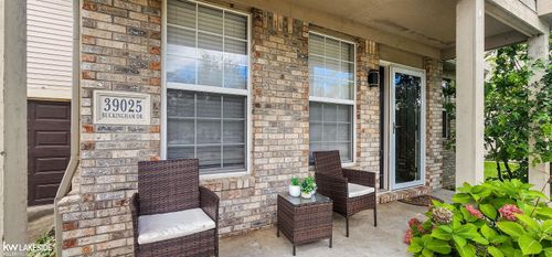 39025 Buckingham Dr, Romulus, MI, 48174-6325 | Card Image