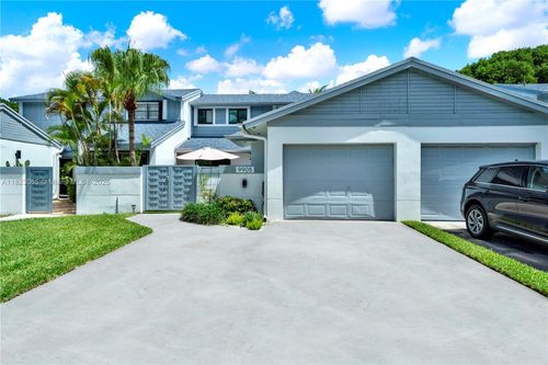 9905 Nw 52nd Ln, Doral, FL, 33178-2604 | Card Image