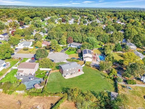 6 Sunflower Ct, Coram, NY, 11727-2120 | Card Image