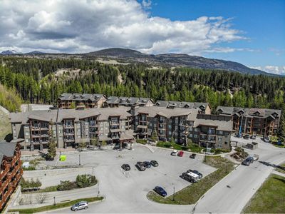 202 - 400 Stemwinder Dr, Condo with 3 bedrooms, 2 bathrooms and null parking in Kimberley BC | Image 2