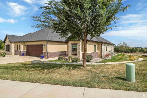 4204 Macgillivray Dr, Manhattan, KS, 66503-2648 | Card Image