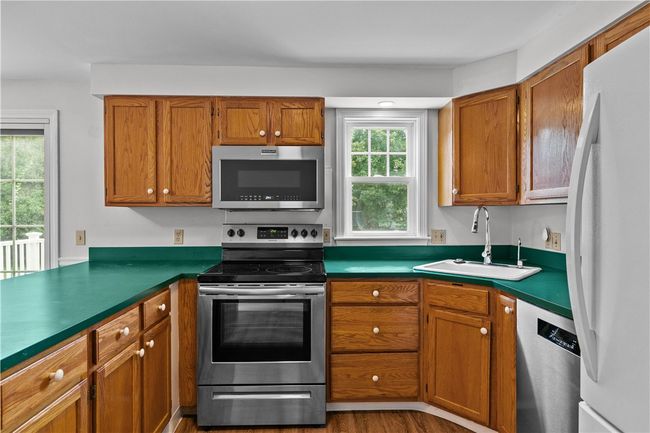 20 Samson Ln, House other with 5 bedrooms, 3 bathrooms and 6 parking in Middletown RI | Image 14