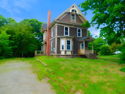 10 Elm St, Houlton, ME, 04730-2215 | Card Image