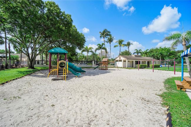 4306 Carambola Cir N, Townhouse with 2 bedrooms, 3 bathrooms and null parking in Coconut Creek FL | Image 45