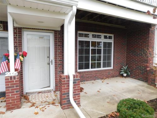 5589 Twin Oaks Dr, Sterling Heights, MI, 48314-3156 | Card Image