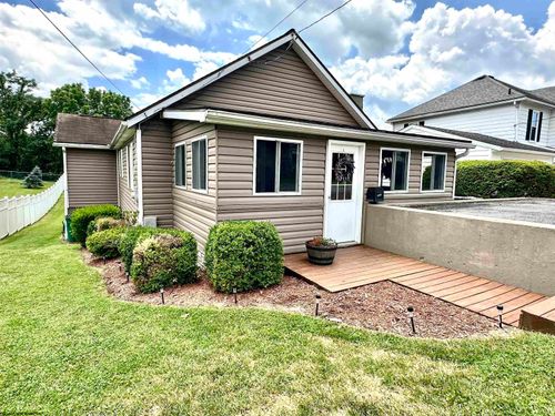 8067 Maple Ave, Stonewood, WV, 26301-7738 | Card Image