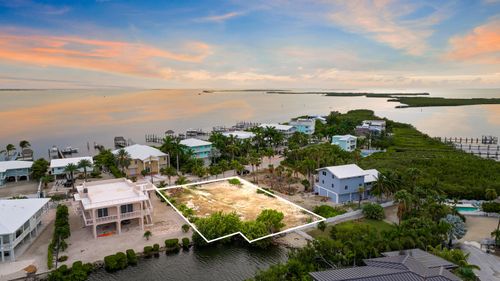 86 N Bounty Ln, Key Largo, FL, 33037-2304 | Card Image