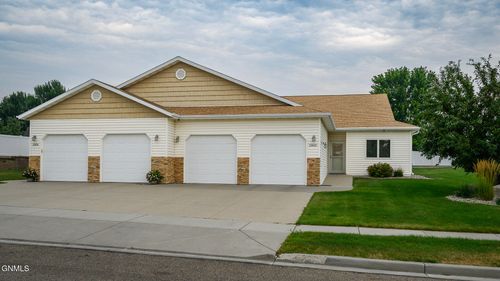 2800 Sleepy Hollow Loop, Bismarck, ND, 58501-7749 | Card Image