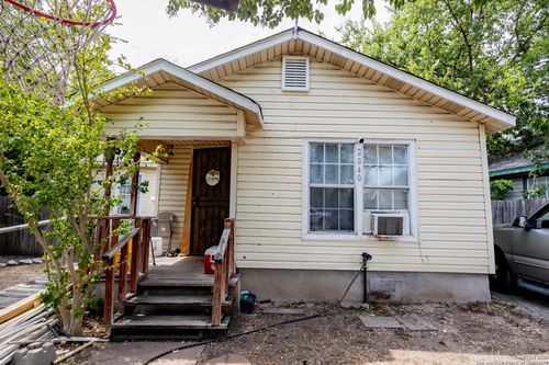 2040 W Laurel, San Antonio, TX, 78201-6022 | Card Image