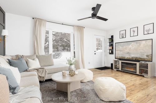 84 James St, Burk's Falls, ON, P0A1C0 | Card Image