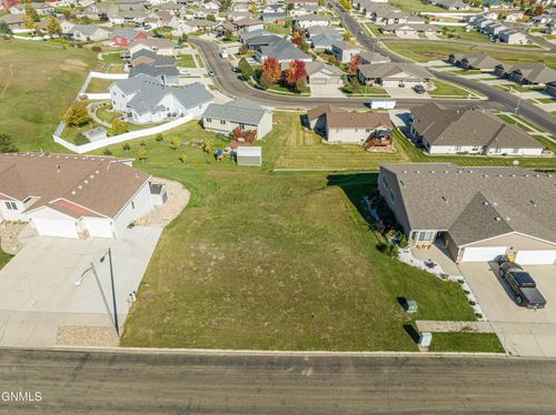 32183220 Eastside Place, Bismarck, ND, 58501 | Card Image