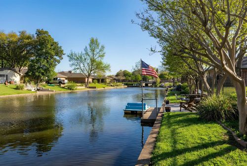 1813 Lakeside Dr, Arlington, TX, 76013-3321 | Card Image