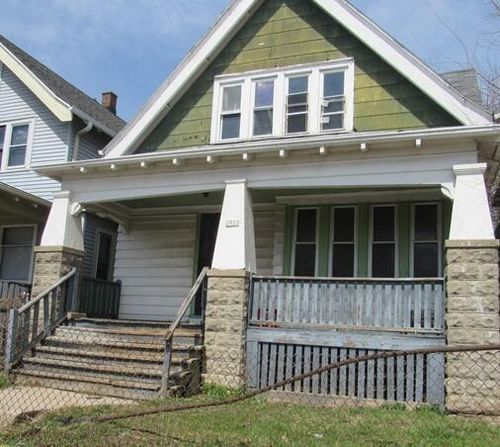 2022 W Keefe Ave, Milwaukee, WI, 53206-1816 | Card Image