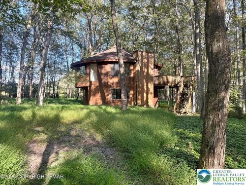 101 Dogwood Dr, Jim Thorpe, PA, 18229-2911 | Card Image