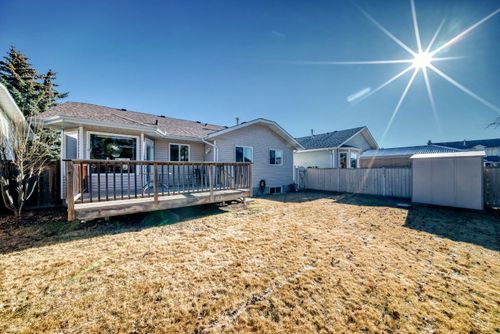 32 W Mackay Cres, Cochrane, AB, T4C1J9 | Card Image