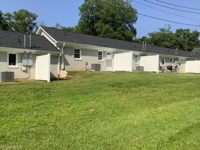 APT-6 - 800 Dodson Mill Rd, Home with 1 bedrooms, 1 bathrooms and null parking in Pilot Mountain NC | Image 4