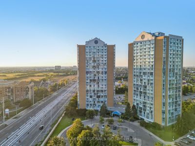 404 - 25 Trailwood Dr, Condo with 2 bedrooms, 2 bathrooms and 1 parking in Mississauga ON | Image 1