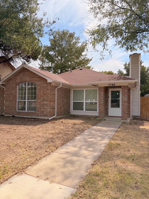 7562 John T White Rd, Fort Worth, TX, 76120-3310 | Card Image