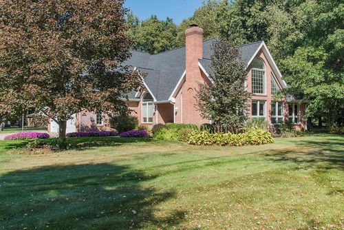 8551 Old Stone Cir, Kalamazoo, MI, 49009-4535 | Card Image