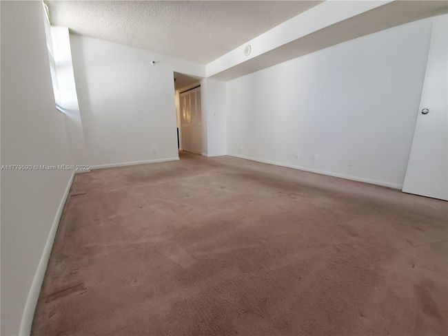 APT-608 - 2625 Collins Ave, Condo with 2 bedrooms, 2 bathrooms and null parking in Miami Beach FL | Image 4