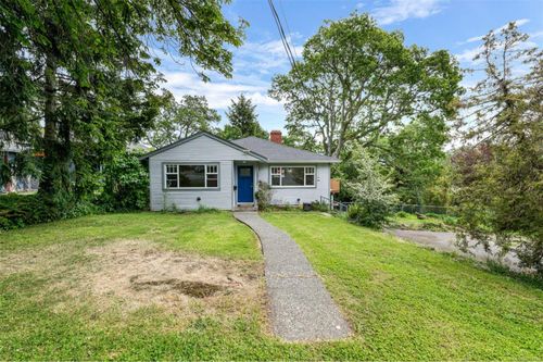 3517 Doncaster Rd, Saanich, BC, V8P3W2 | Card Image
