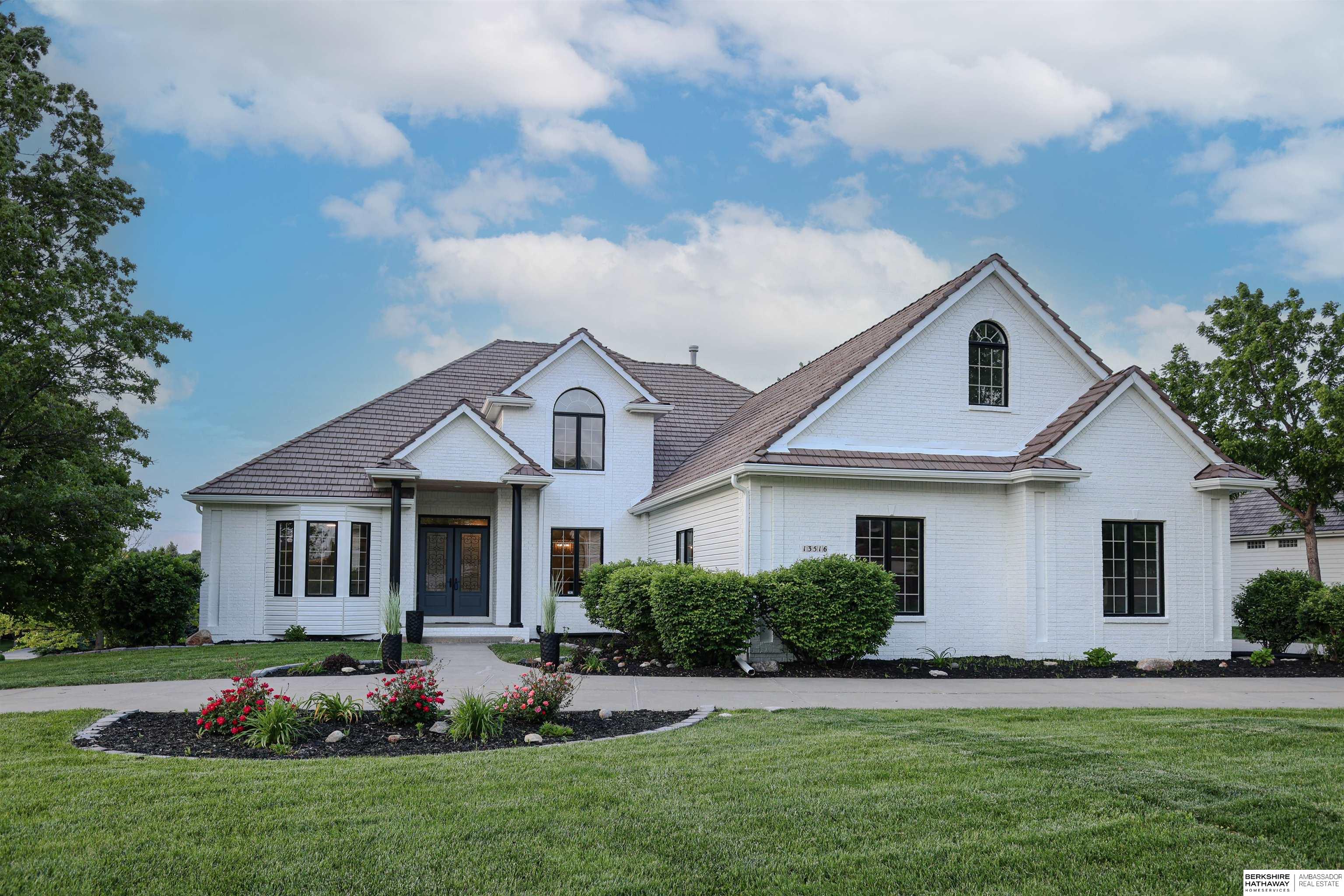 Burt St, Omaha, NE 68154