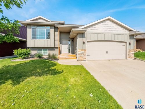 4405 S Wassom Ave, Sioux Falls, SD, 57106-1983 | Card Image