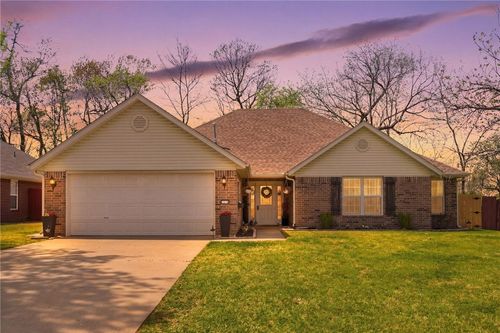 3216 Eaglecrest Cir, Springdale, AR, 72762-8071 | Card Image