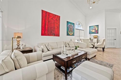 9384 Nw 8th Cir, Plantation, FL, 33324-4930 | Card Image