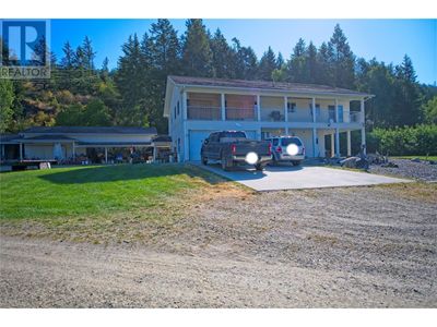 3423 Highway 3 A, Home with 3 bedrooms, 4 bathrooms and 2 parking in Creston BC | Image 2